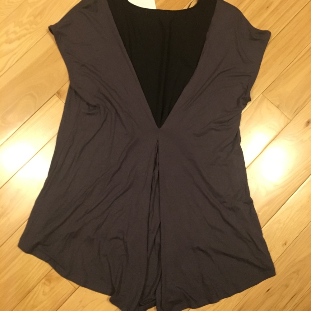 Gray high low T-shirt. Great back detail! XL